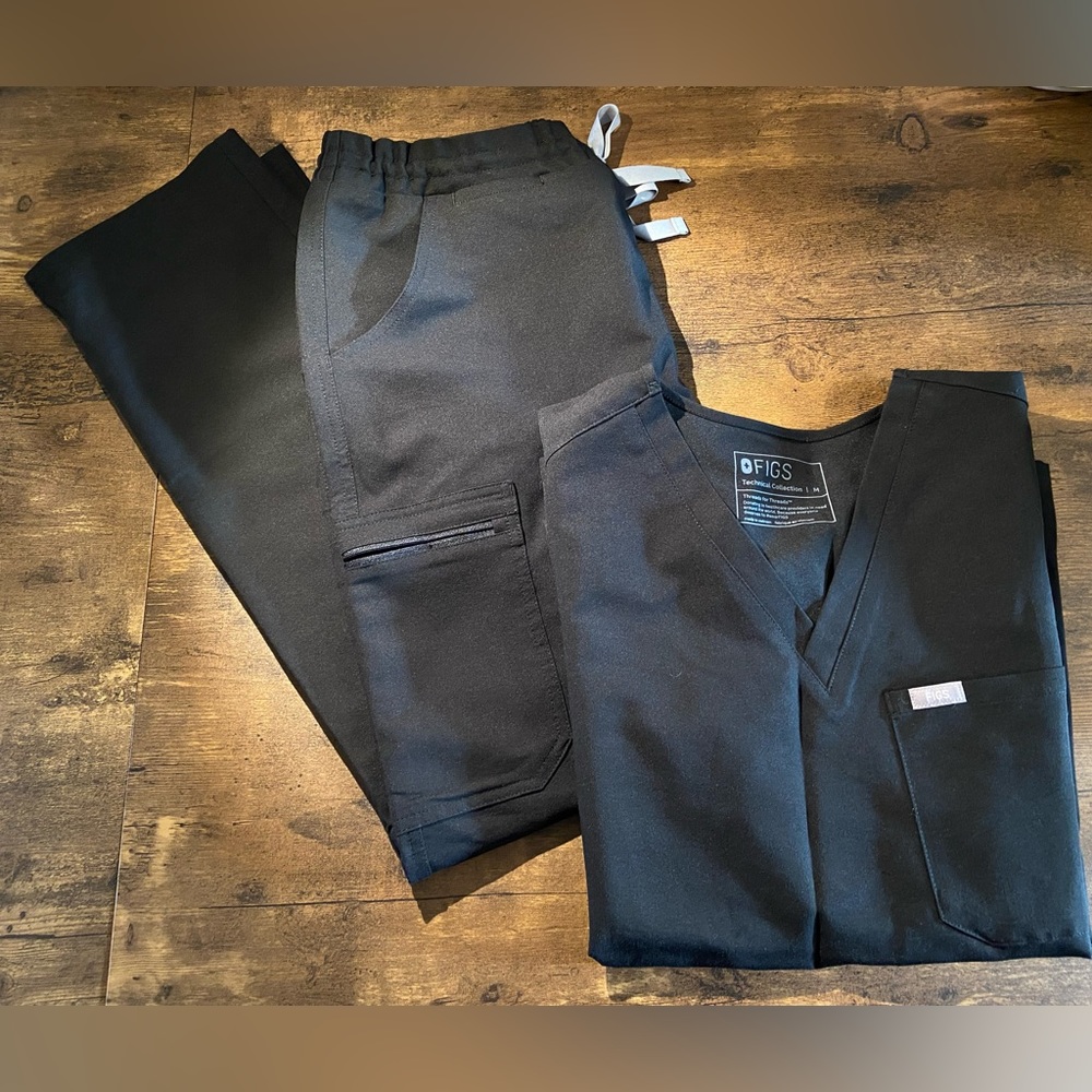 FIGS M Scrub Set